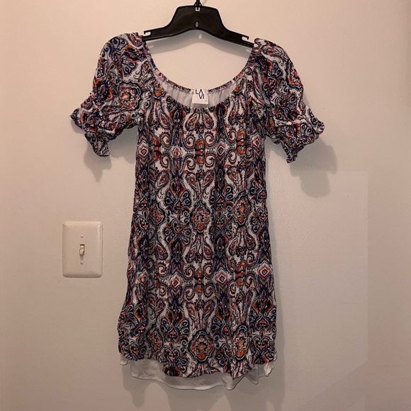 LA VI - SMALL SHORT SLEEVE MULTI COLOR TINIC EUC - Picture 1 of 12